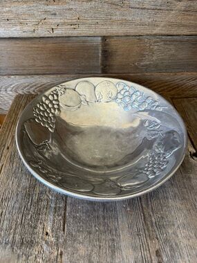 Vintage Wilton Armetale fruit bowl
